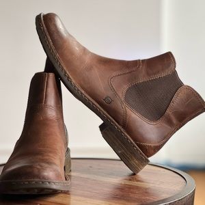 Born hemlock Chelsea Boots